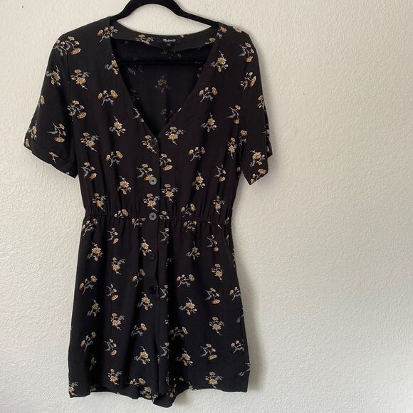 Madewell Button-Front Day Romper in Daisies - Picture 2 of 5
